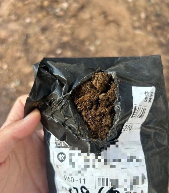 女子收陌生包裹	，打开一闻竟是牛粪！警方以“被侮辱案”立案，律师：可处拘留或罚款