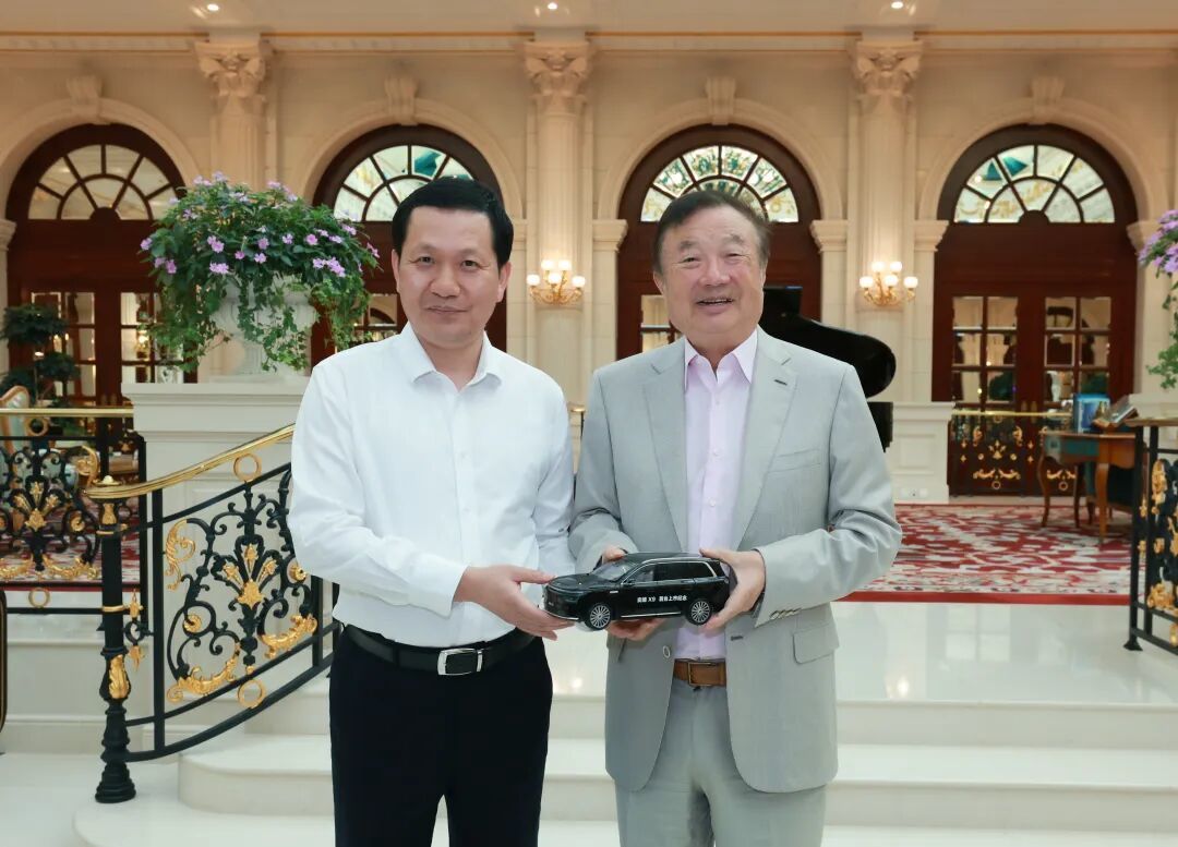 问界运营模式“调整”后，首位车企高层公开拜访华为任正非